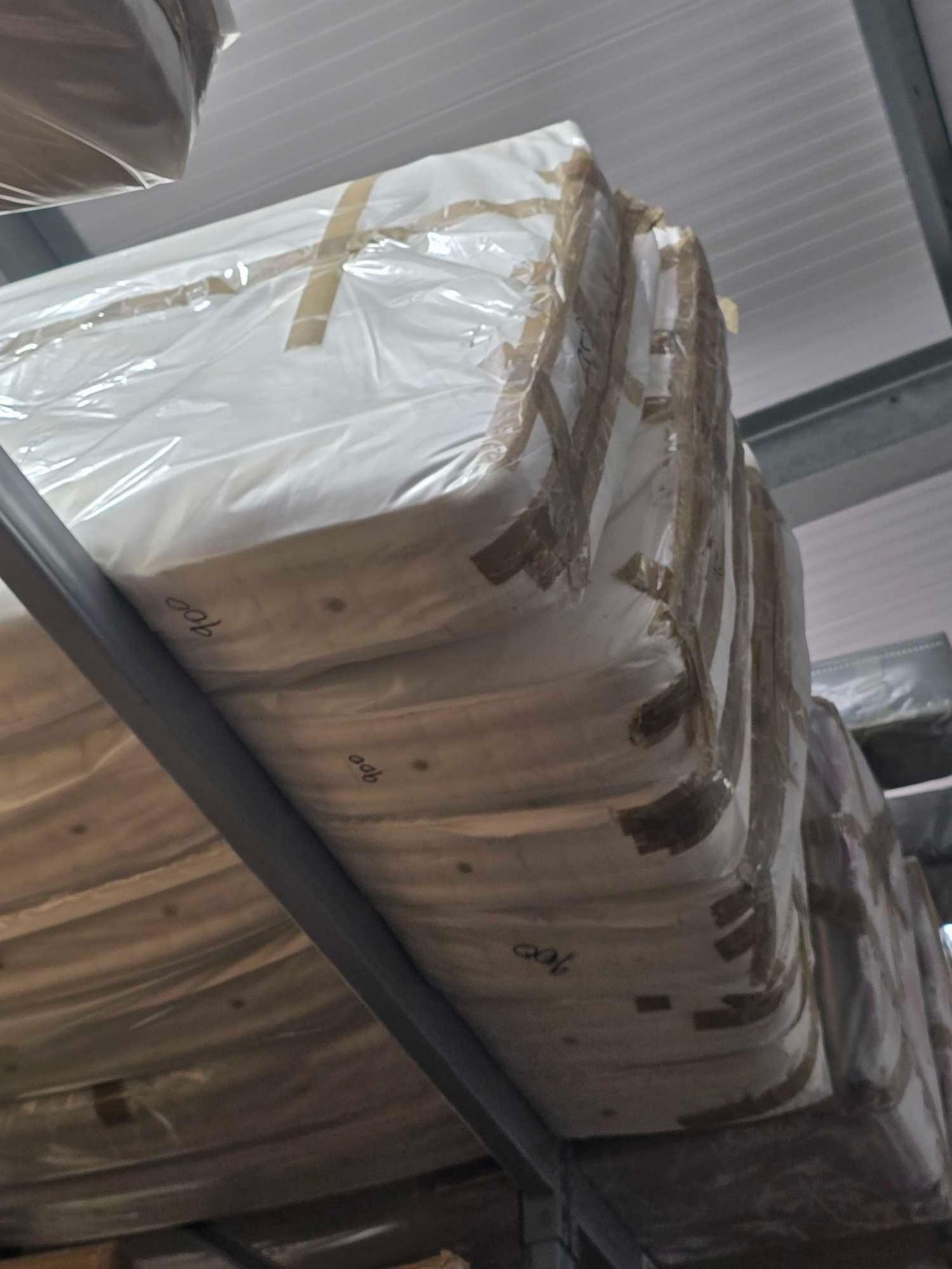 Pinnacle Devonshire by Savoir Beds is a superb quality zip-and-link mattress set, comprising two