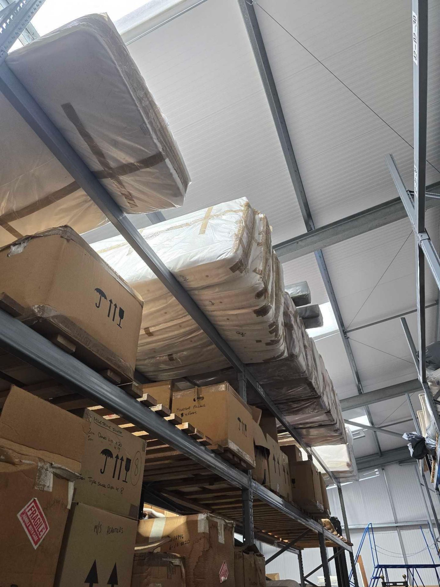 Pinnacle Devonshire by Savoir Beds is a superb quality zip-and-link mattress set, comprising two - Image 2 of 6