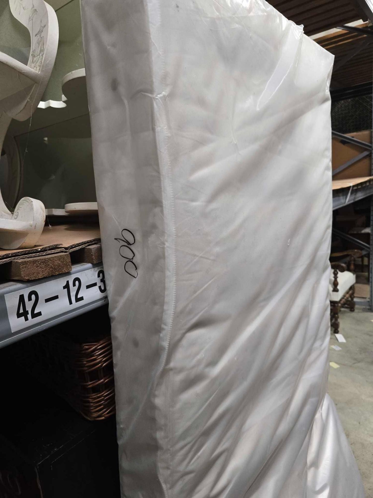 Pinnacle Devonshire by Savoir Beds is a superb quality zip-and-link mattress set, comprising two - Image 3 of 5