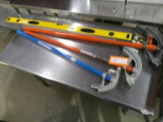 2 x 1/2" Benders, 1 x 3/4" Bender, 4' Level