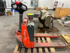 TOYOTA 7HBW23 ELECTRIC PALLET TRUCK