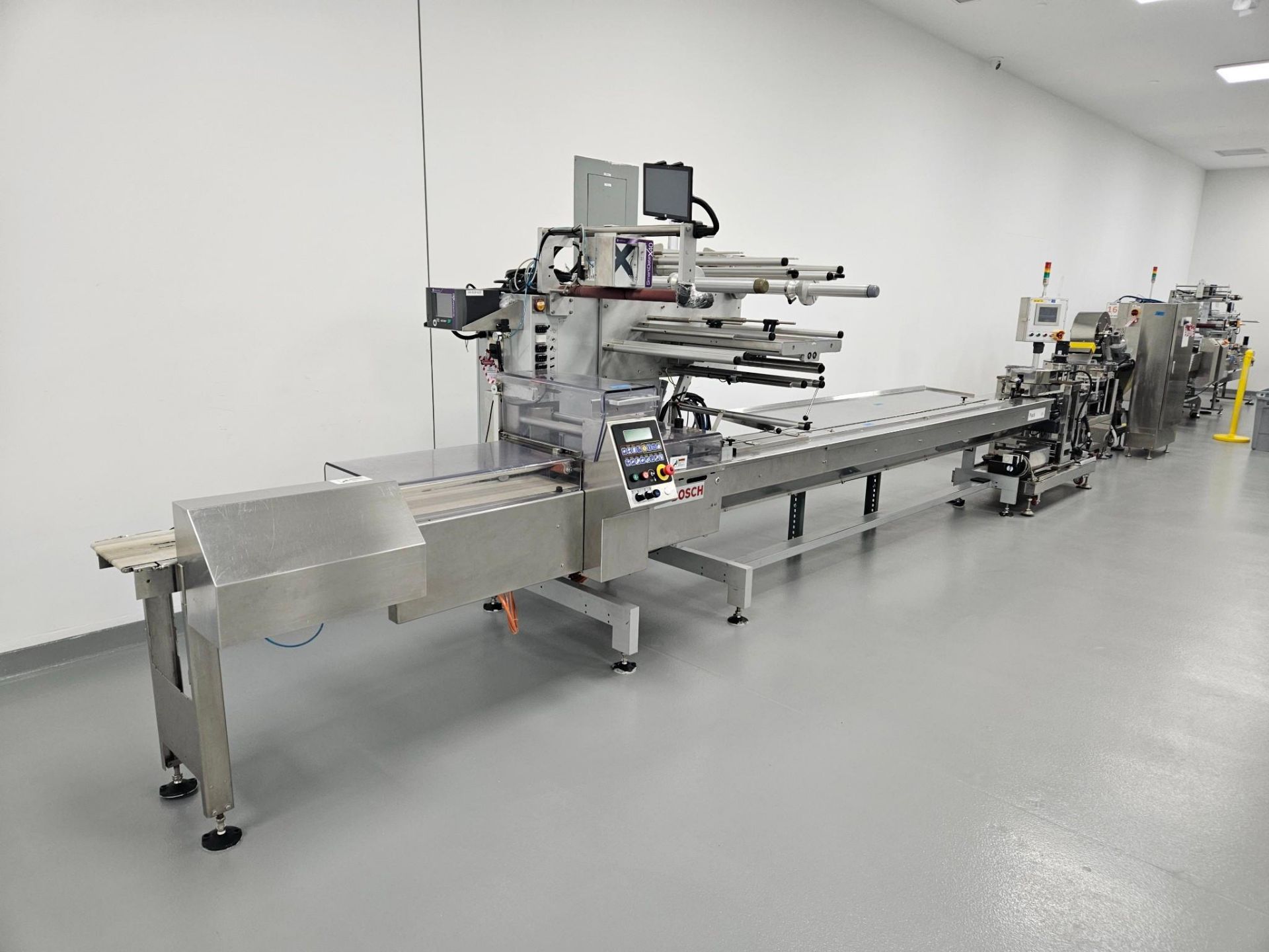 BOSCH PACK 201 POUCHING MACHINE BY INFEED CONVEYOR, EACH FLIGHT CONVEYS ...