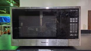 PANASONIC THE GENIUS SENSOR 1100W MICROWAVE OVEN