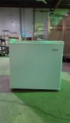 1999 MAGIC CHEF MINI HOUSEHOLD REFRIGERATOR MODEL 18EYW