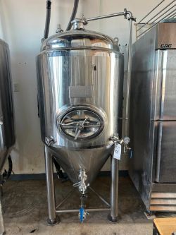 200 GALLON TOUT STAINLESS STEEL VERTICAL CONE BOTTOM TANK W/ BOTTOM DRAIN & SIDE MOUNTED MANWAY