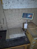 INDUSTRIAL DIGITAL PLATFORM SCALE 660 LB CAPACITY