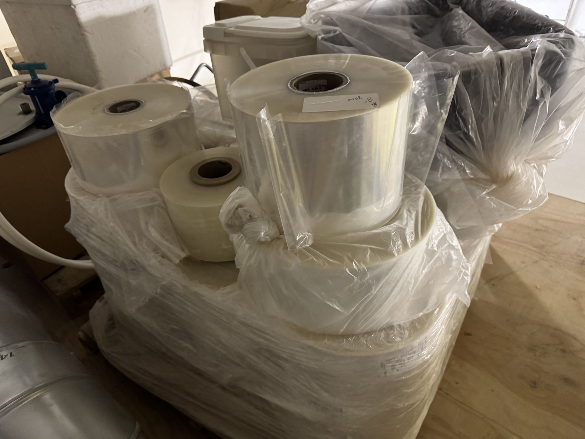 [LOT] of Assorted Packaging Materials, consisting of (3) boxes deli tub ...