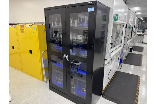 [LOT] of Uline Display Cabinet w/ Lab Glassware, assorted flasks ...