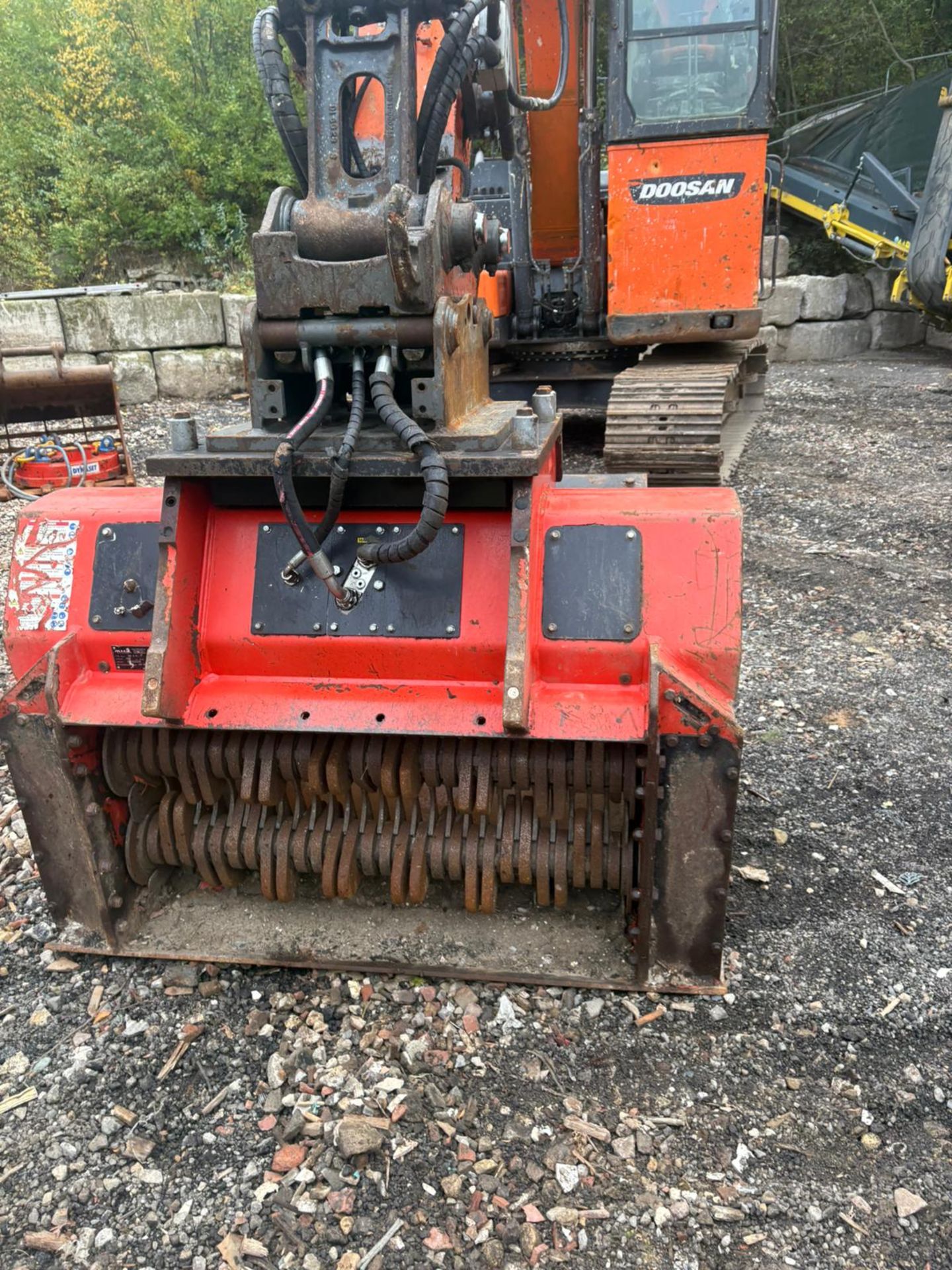 Allu DN2-12 T25 screening bucket - year 2023 - no hitch included in the sale - hitch fitted for demo - Image 6 of 7