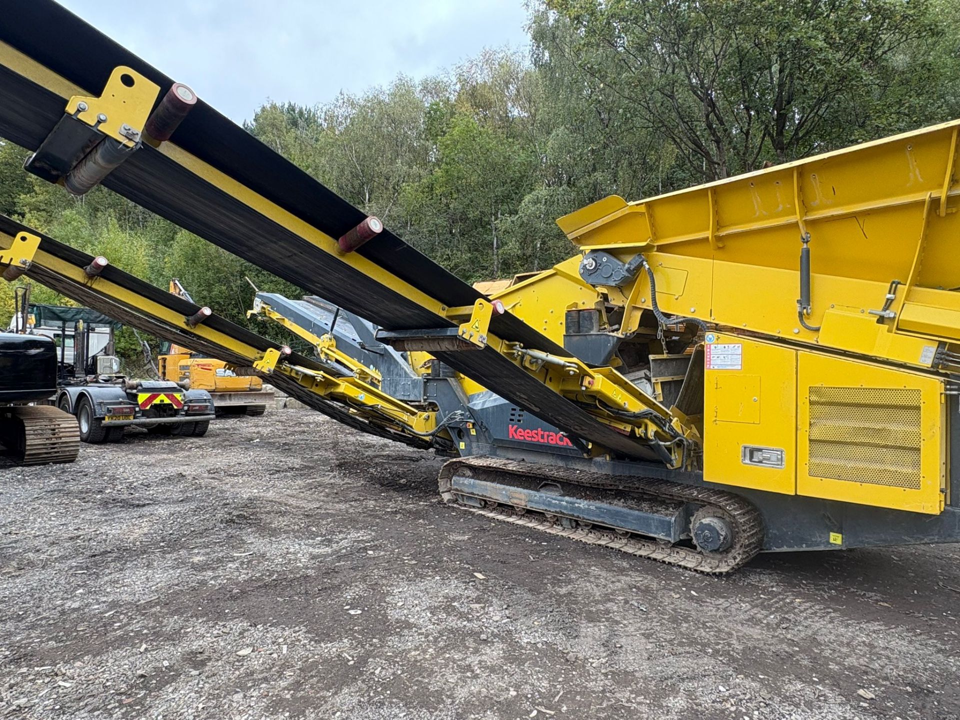 Keestrak K3 track mounted mobile screener - year 2023 - 2353 hours - owned from new - Image 2 of 16