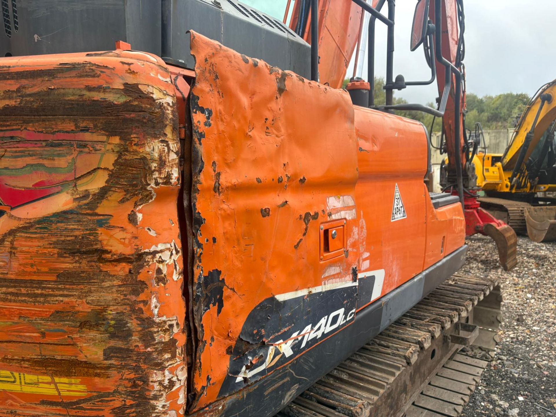 Doosan DX140LC-5 crawler excavator with raised cab - year 2017 - 8900 hours - smf 40-OQ-120 quick hy - Image 5 of 20