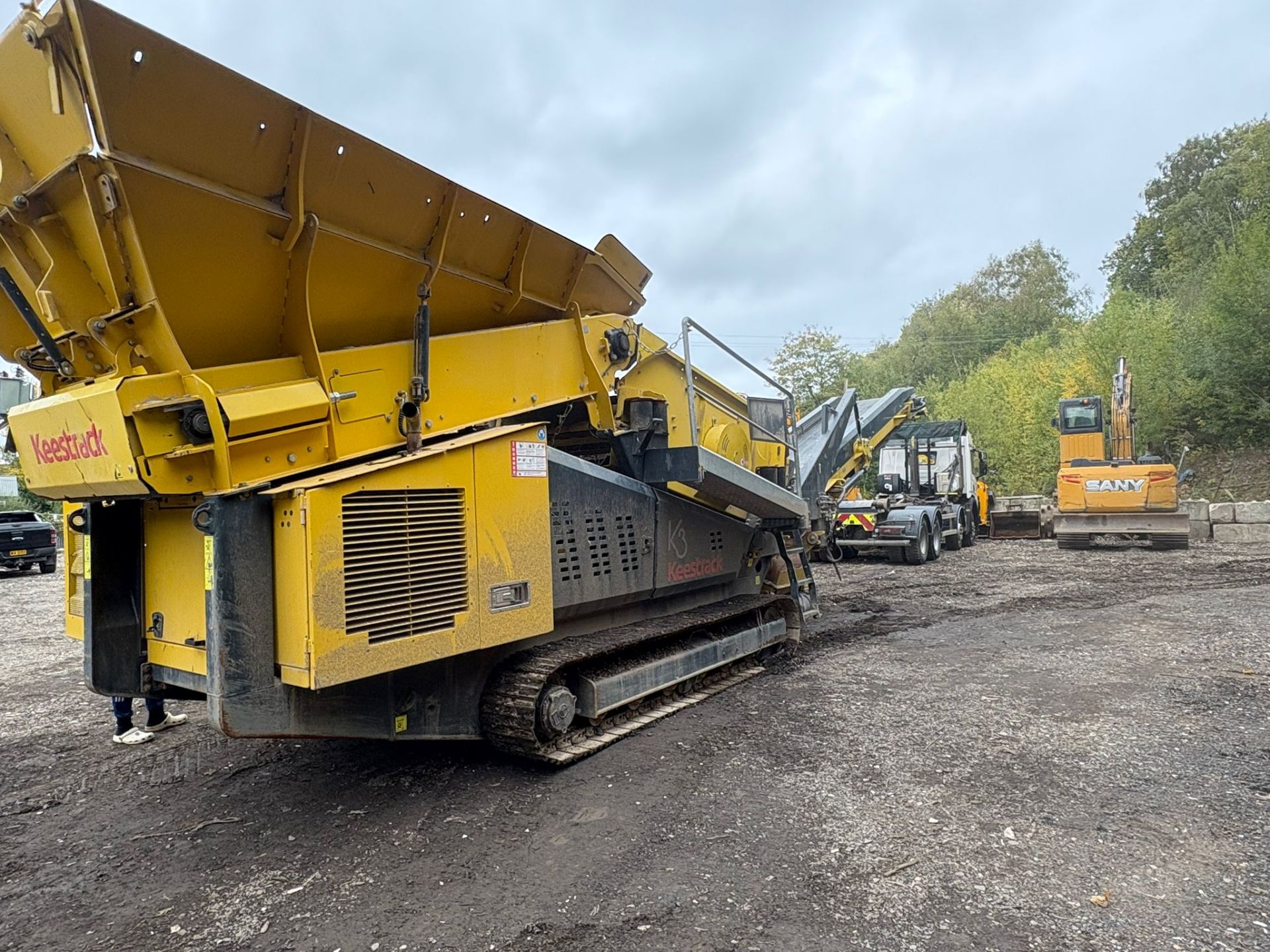 Keestrak K3 track mounted mobile screener - year 2023 - 2353 hours - owned from new - Image 3 of 16
