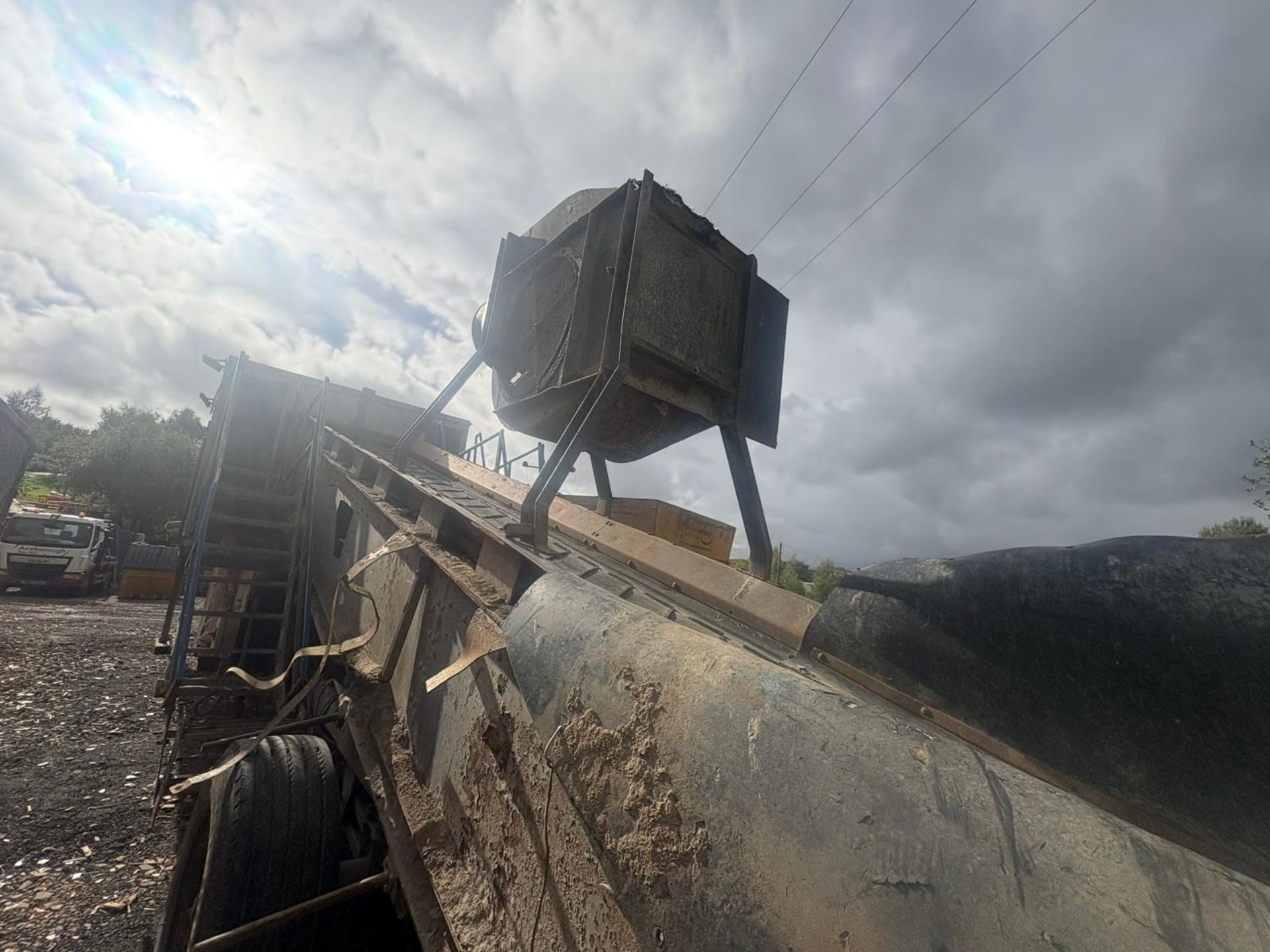 Kiverco MPS1200 mobile picking station - year 2011 - 7900 hours - 6 shute - blower & over magnet - Image 10 of 11