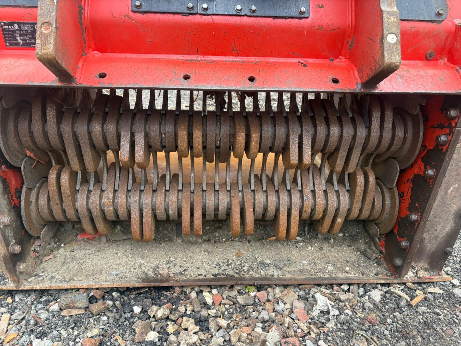 Allu DN2-12 T25 screening bucket - year 2023 - no hitch included in the sale - hitch fitted for demo - Image 2 of 7