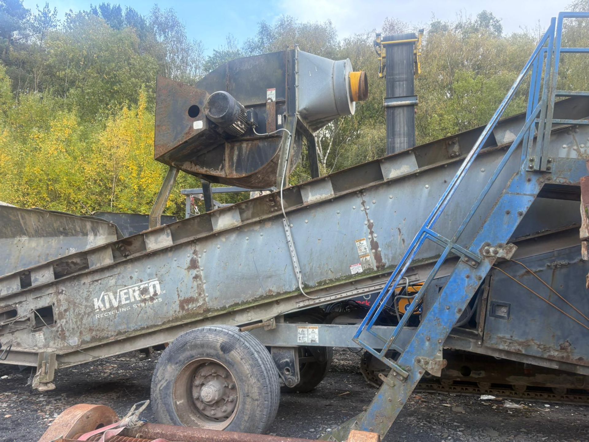 Kiverco MPS1200 mobile picking station - year 2011 - 7900 hours - 6 shute - blower & over magnet - Image 3 of 11