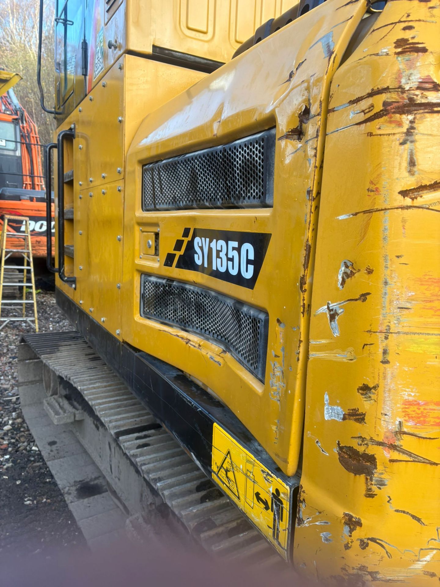 Sany SY135C crawler excavator high cab - year 2023 - 2600 hours - quick hitch 65mm pins - comes with - Image 4 of 17