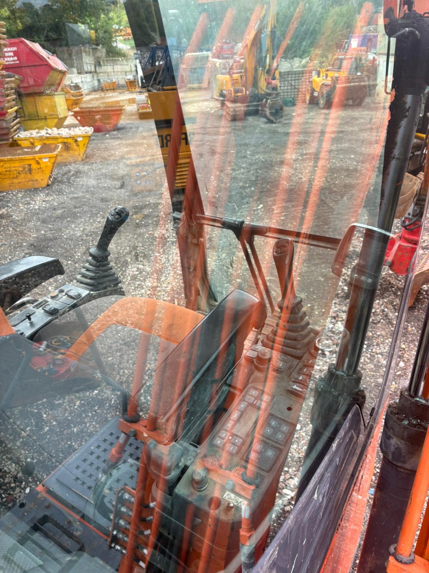 Doosan DX140LC-5 crawler excavator with raised cab - year 2017 - 8900 hours - smf 40-OQ-120 quick hy - Image 17 of 20