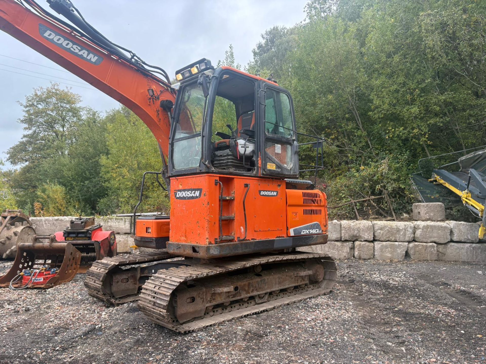 Doosan DX140LC-5 crawler excavator with raised cab - year 2017 - 8900 hours - smf 40-OQ-120 quick hy - Image 2 of 20