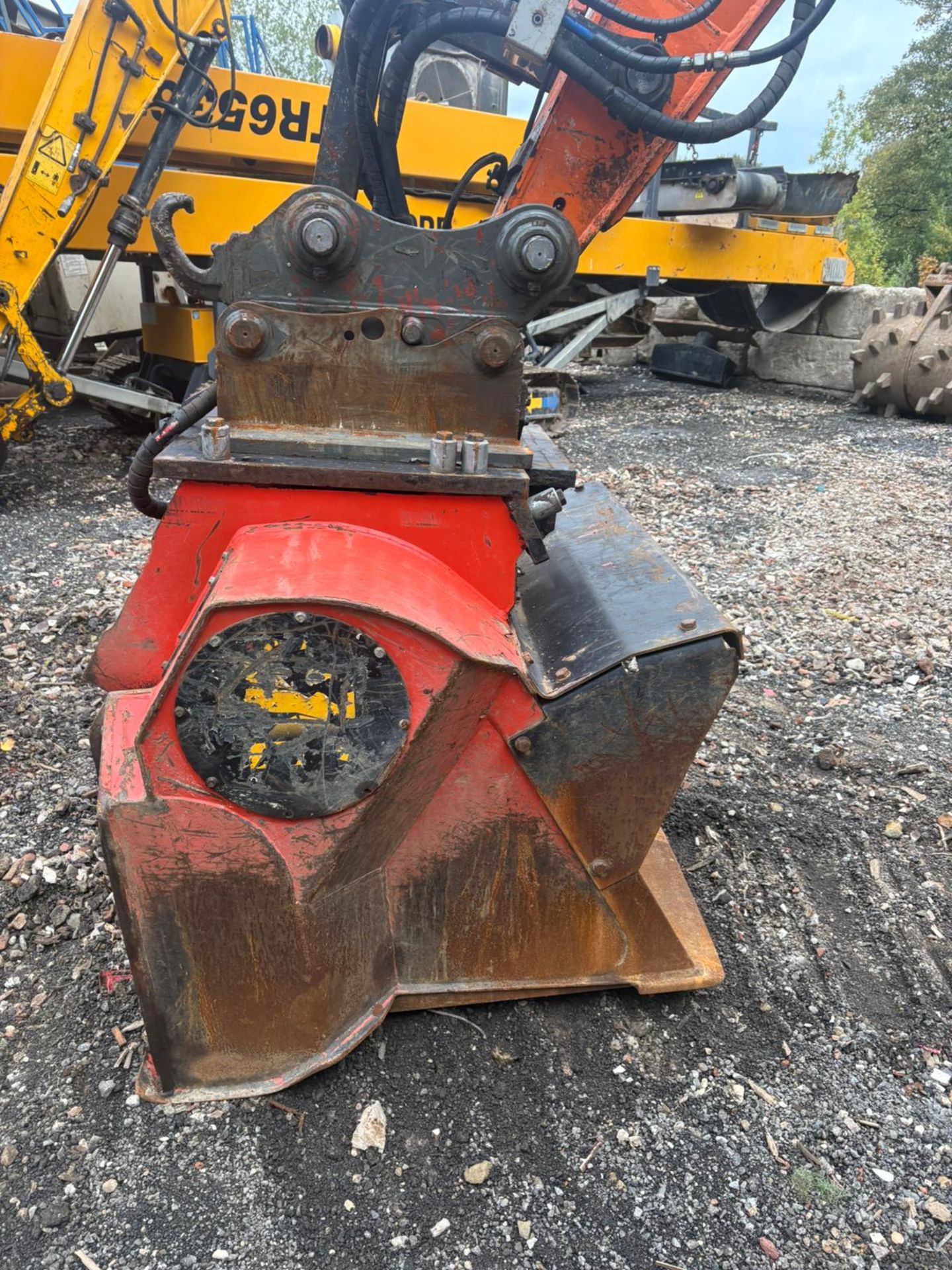 Allu DN2-12 T25 screening bucket - year 2023 - no hitch included in the sale - hitch fitted for demo - Image 5 of 7