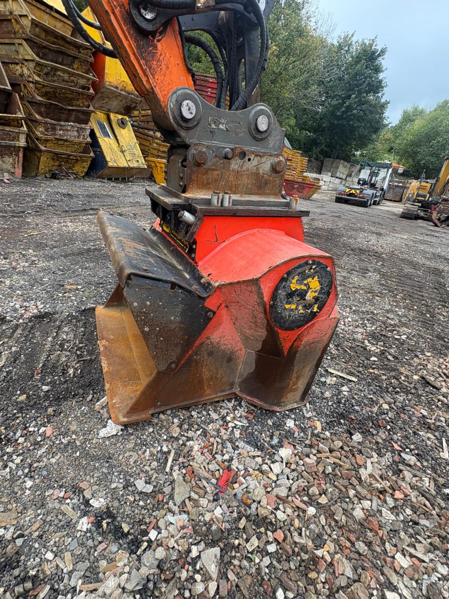 Allu DN2-12 T25 screening bucket - year 2023 - no hitch included in the sale - hitch fitted for demo - Image 3 of 7