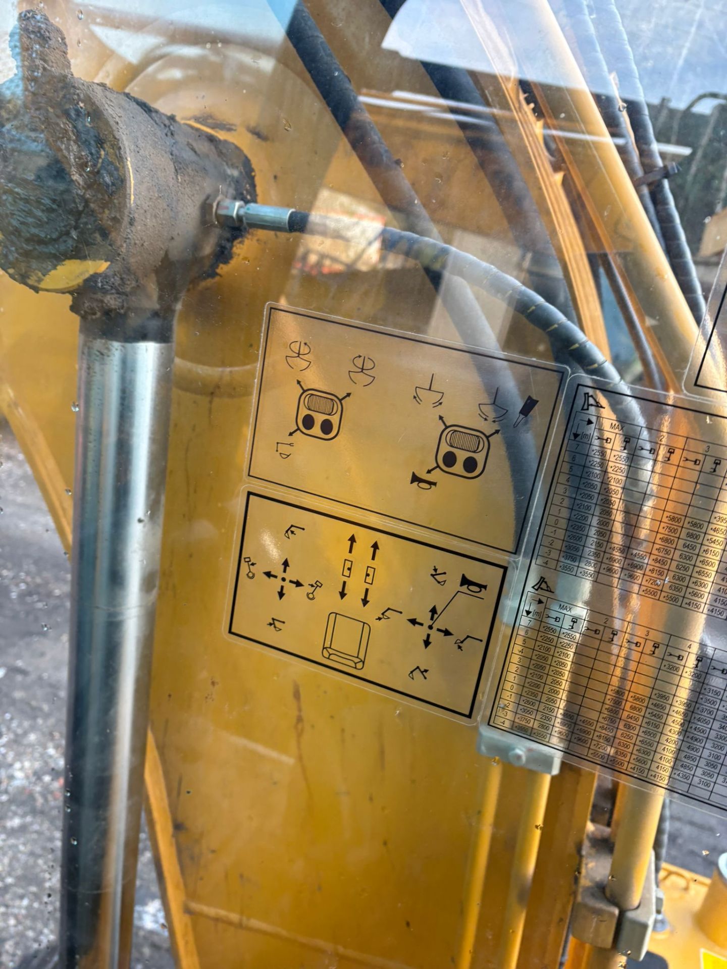 Sany SY135C crawler excavator high cab - year 2023 - 2600 hours - quick hitch 65mm pins - comes with - Image 9 of 17