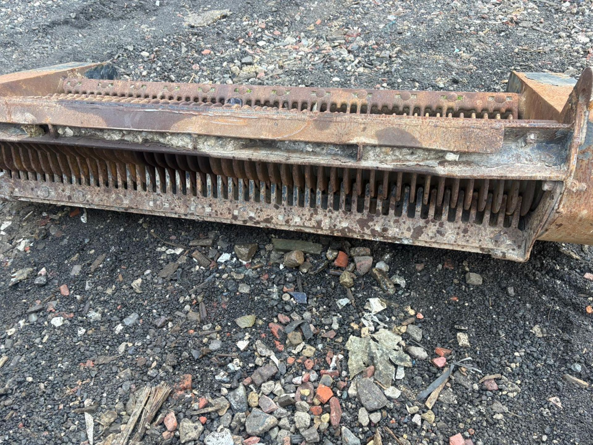 Remu XO2150 excavator screening bucker - year 2022 - bucket in excellent condition with new blade - Image 8 of 12