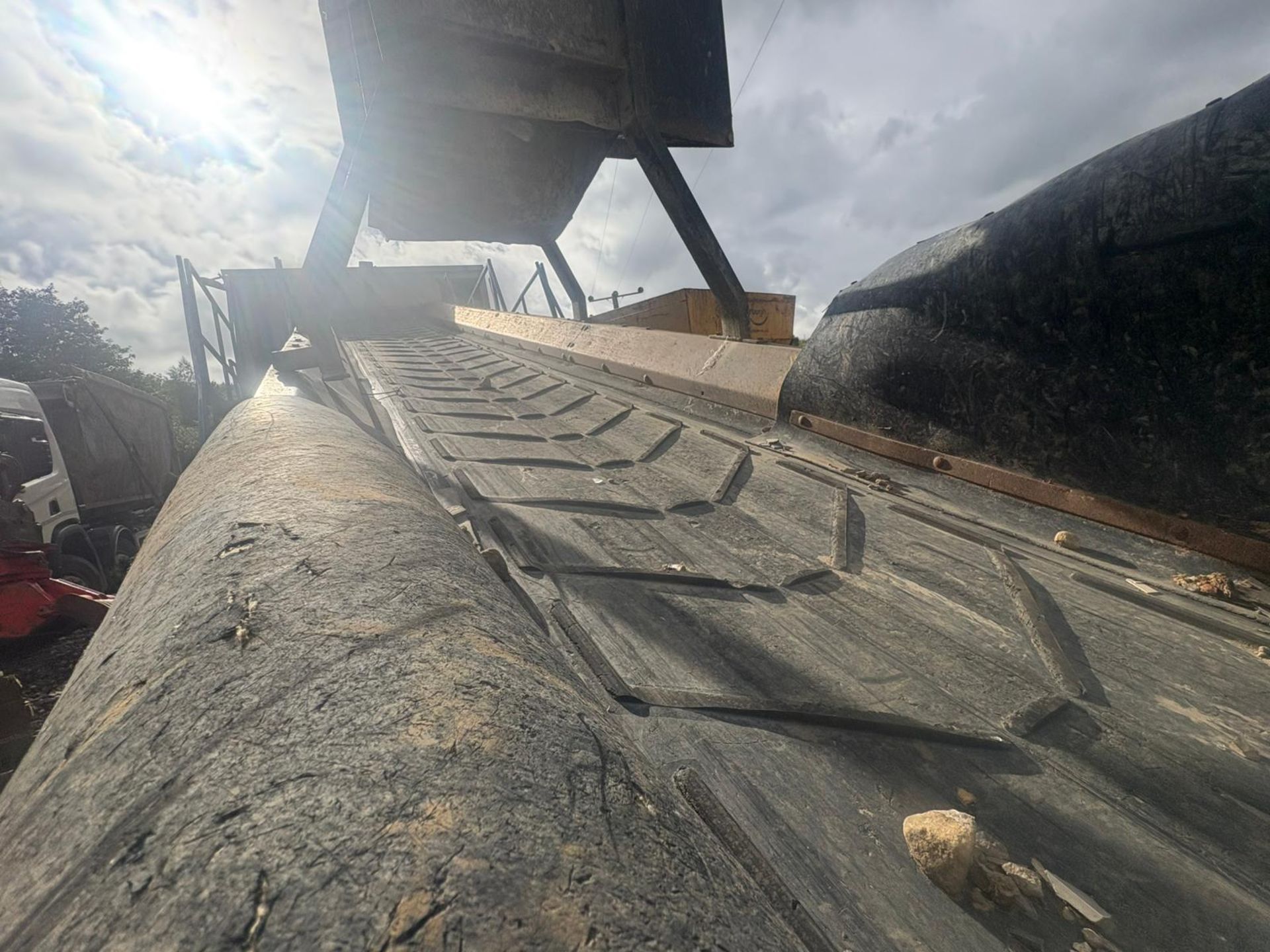 Kiverco MPS1200 mobile picking station - year 2011 - 7900 hours - 6 shute - blower & over magnet - Image 9 of 11