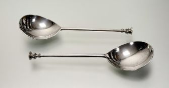 A pair of Edwardian Hamilton & Inches Edinburgh silver seal handled serving spoons: l. x 16cm