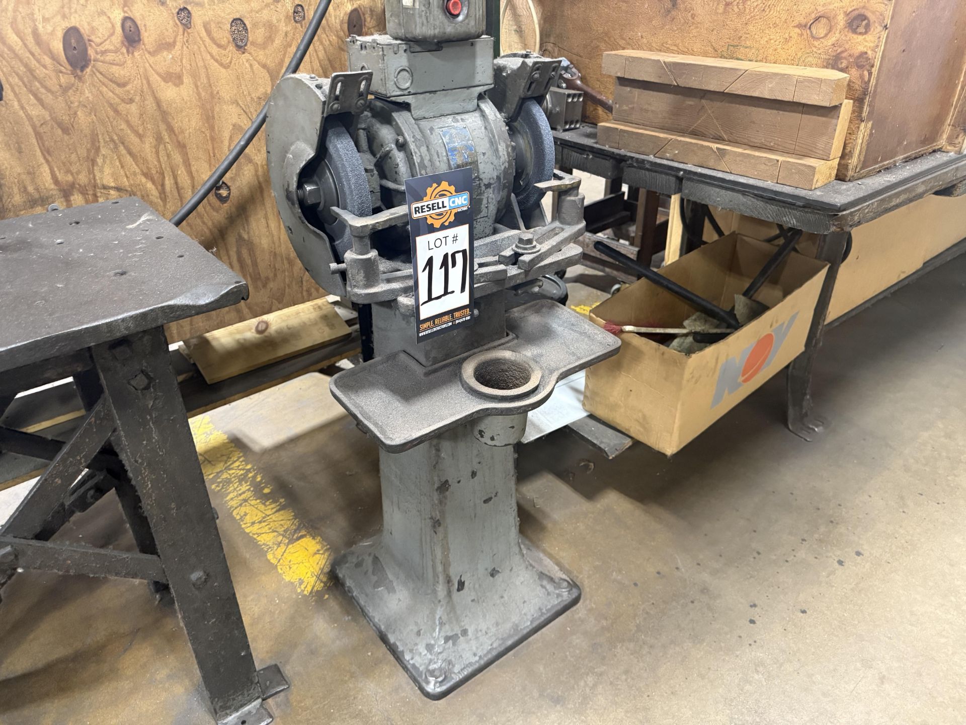 US Electric Dual End Pedestal Grinder - Image 3 of 6