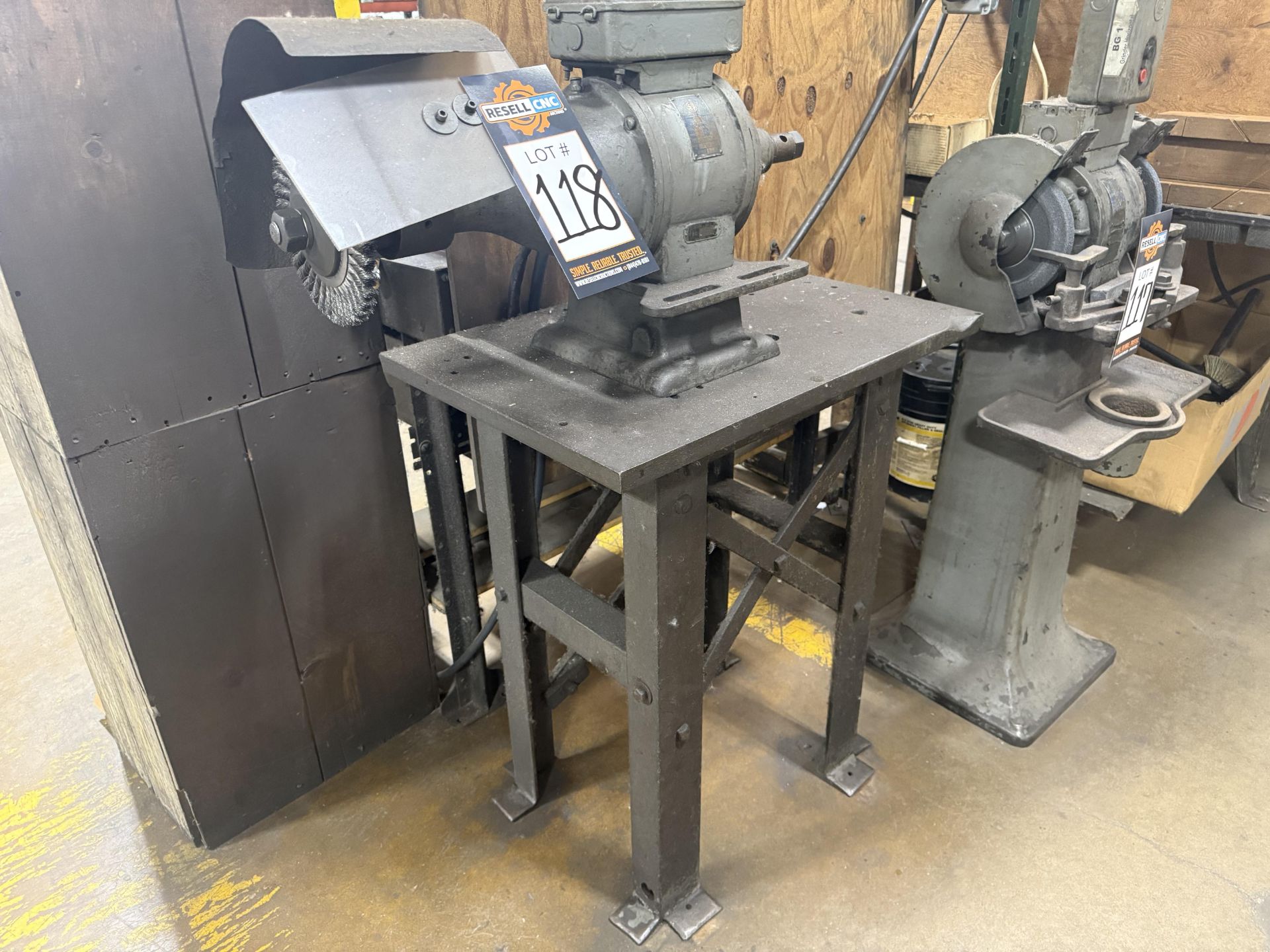US Electric Dual End Pedestal Grinder - Image 4 of 6