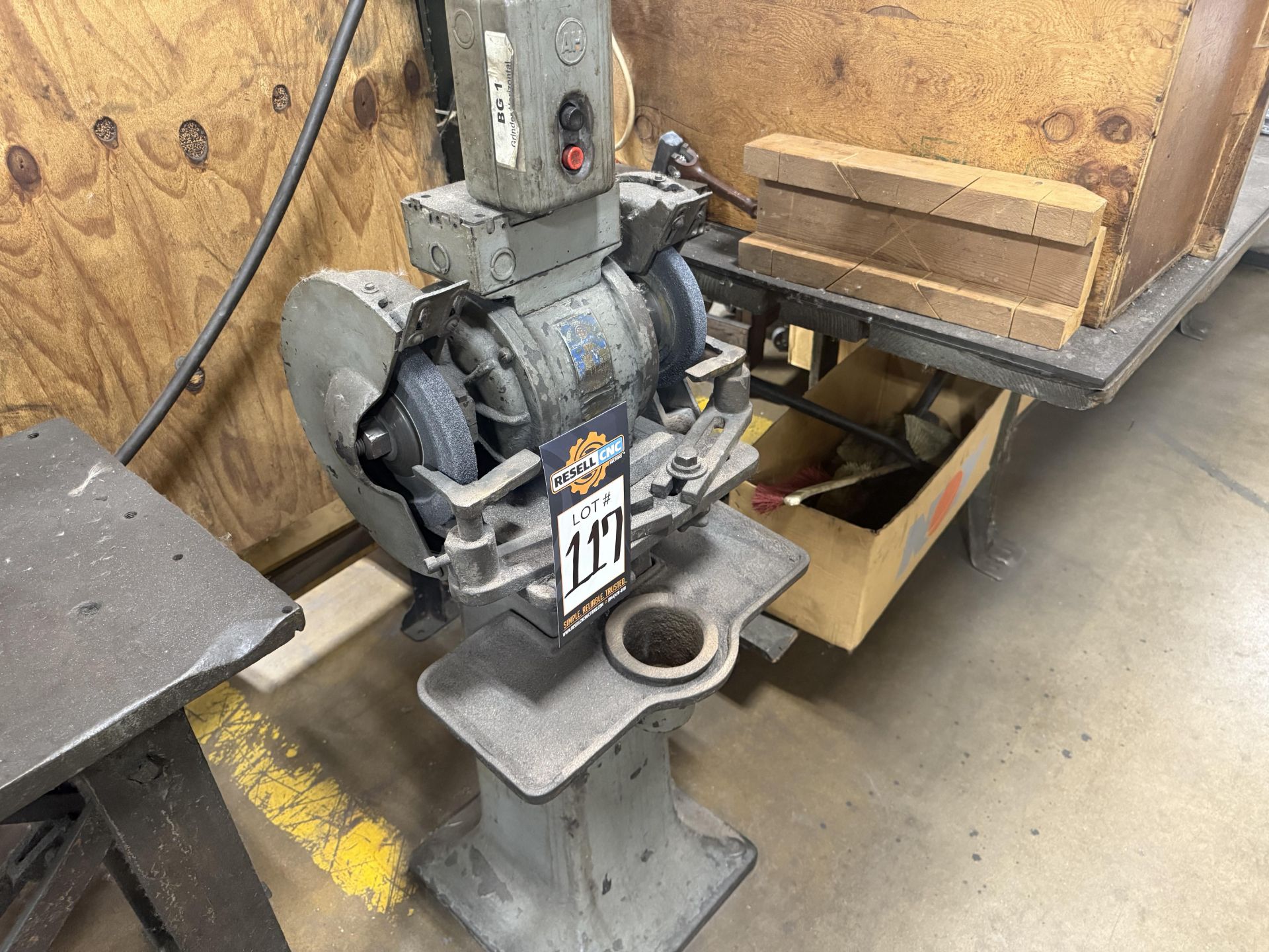 US Electric Dual End Pedestal Grinder - Image 2 of 6