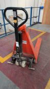 Linde Pallet Truck. 1,000kg capacity. Lifting Hight 800mm.
