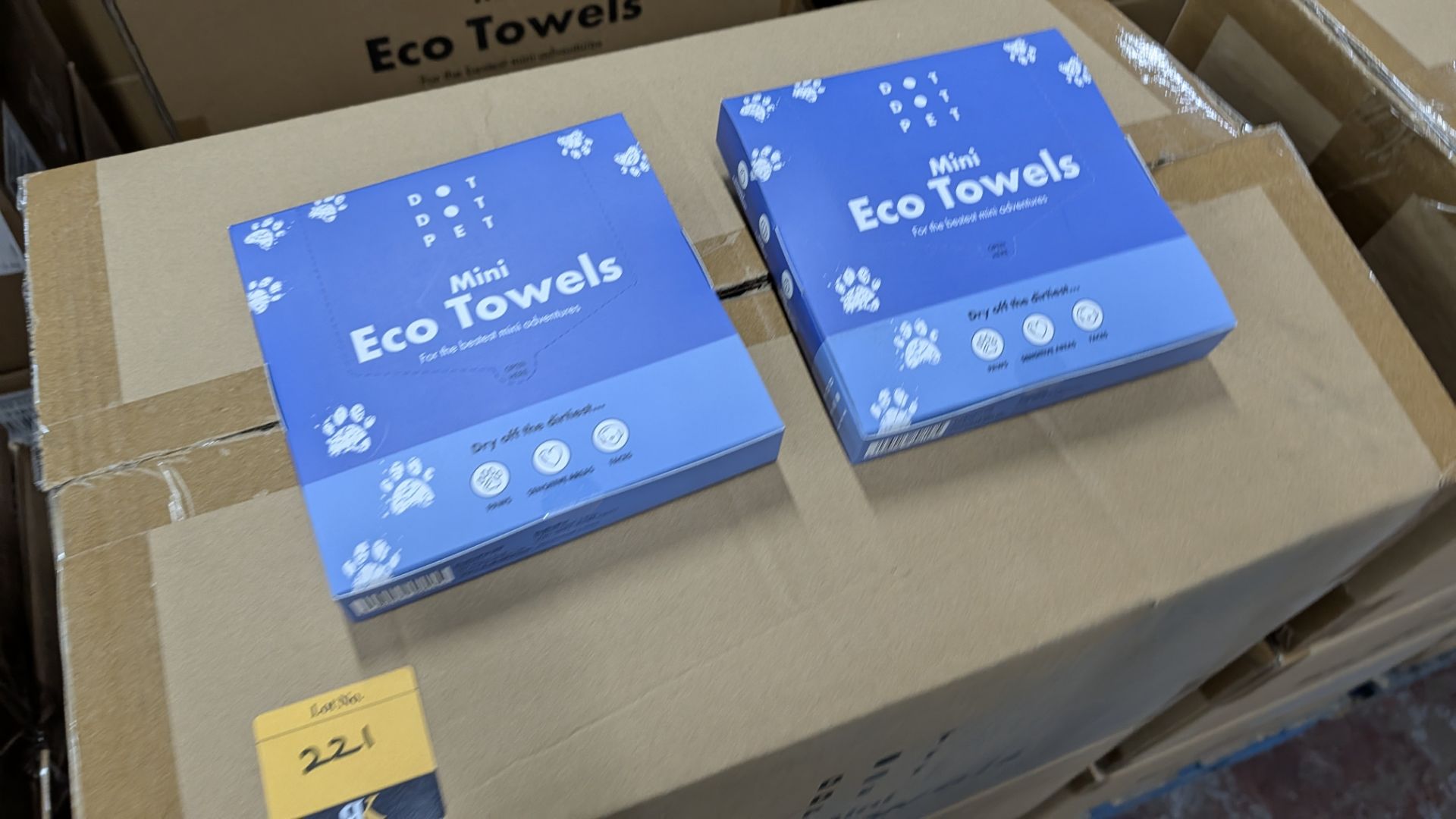 228 Boxes of Dot Dot Pet Mini Eco Towels for dogs. Each box contains 10 ...