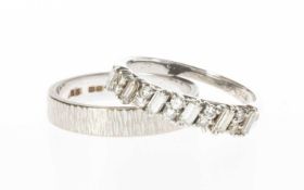 DIAMOND HALF-ETERNITY RING in 18ct white gold, set with baguettes spaced with small brilliant-cut