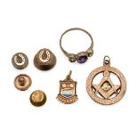 Collection of jewellery to include an amethyst and peridot 9ct yellow gold three stone ring, a 9ct