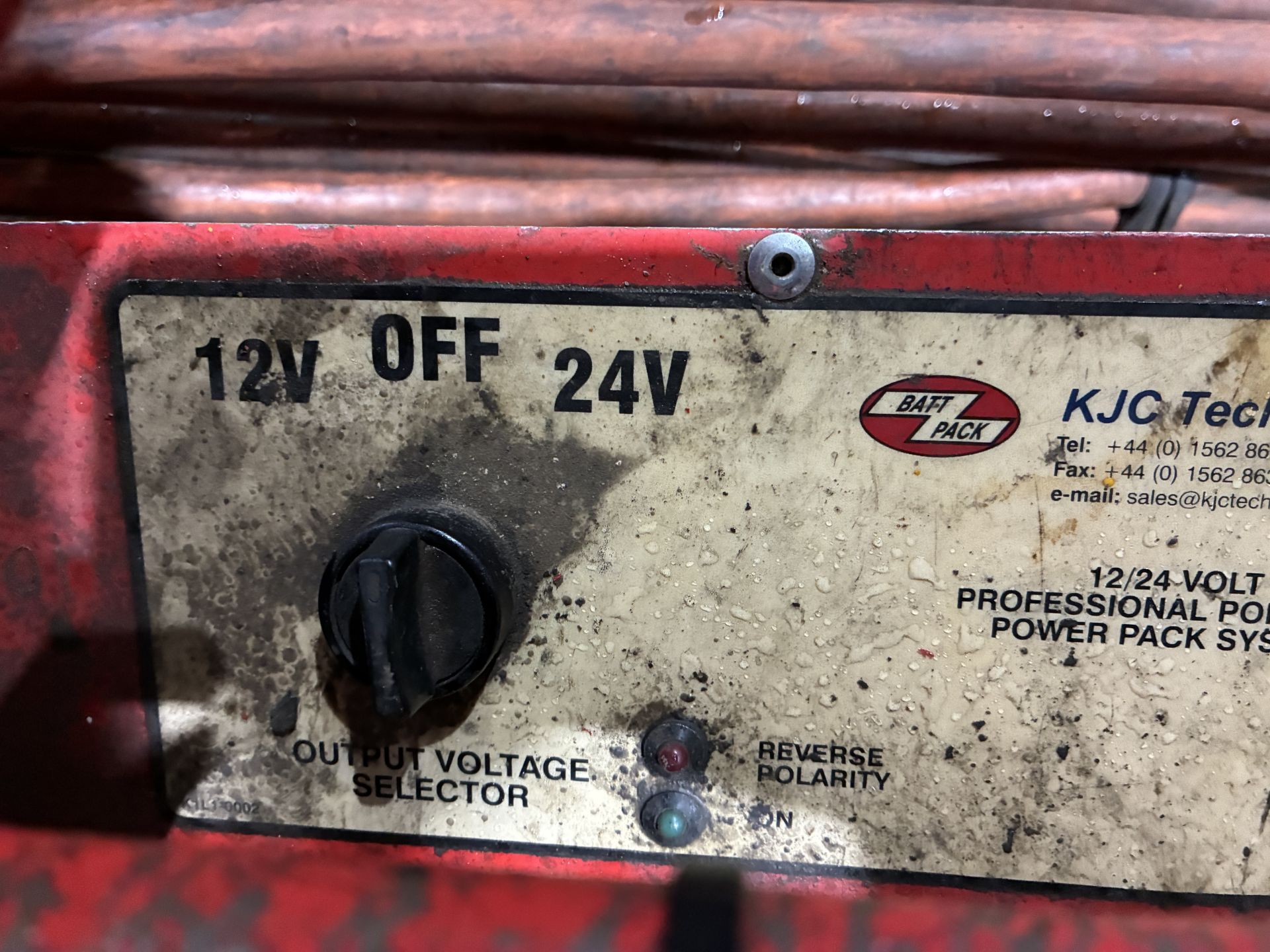 KJC Technik 12/ 24V Portable Power Pack (metalwork workshop) Please read the following important - Image 4 of 5