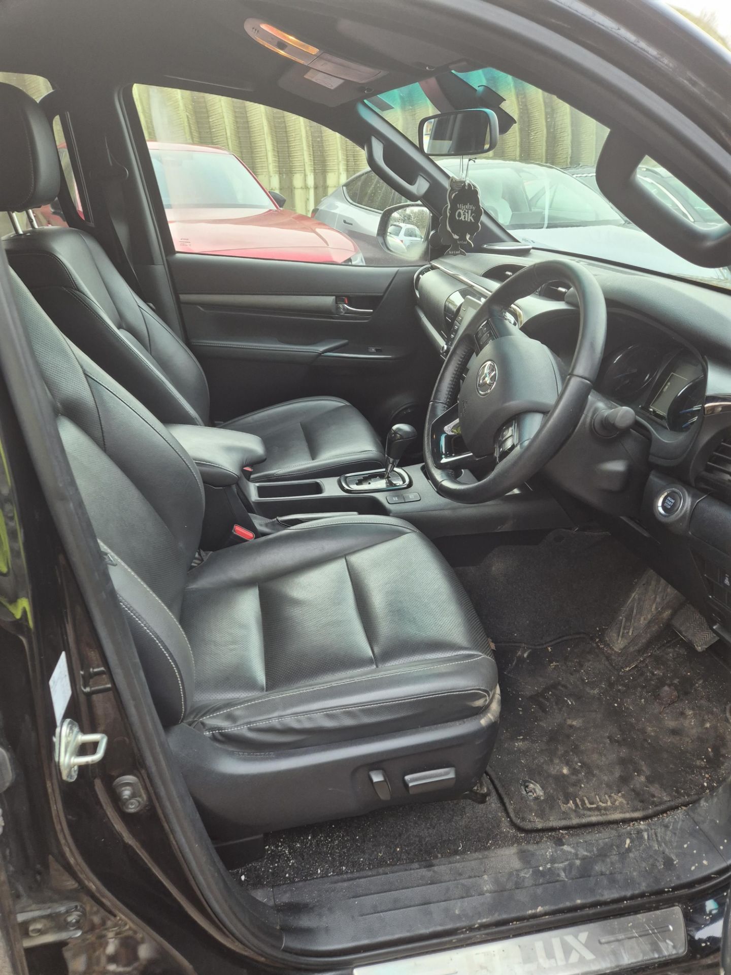 Toyota Hilux Invincible X 2.8 D-4D Auto Double Cab Pick Up, registration no. MF71 WVN, odometer - Image 7 of 8