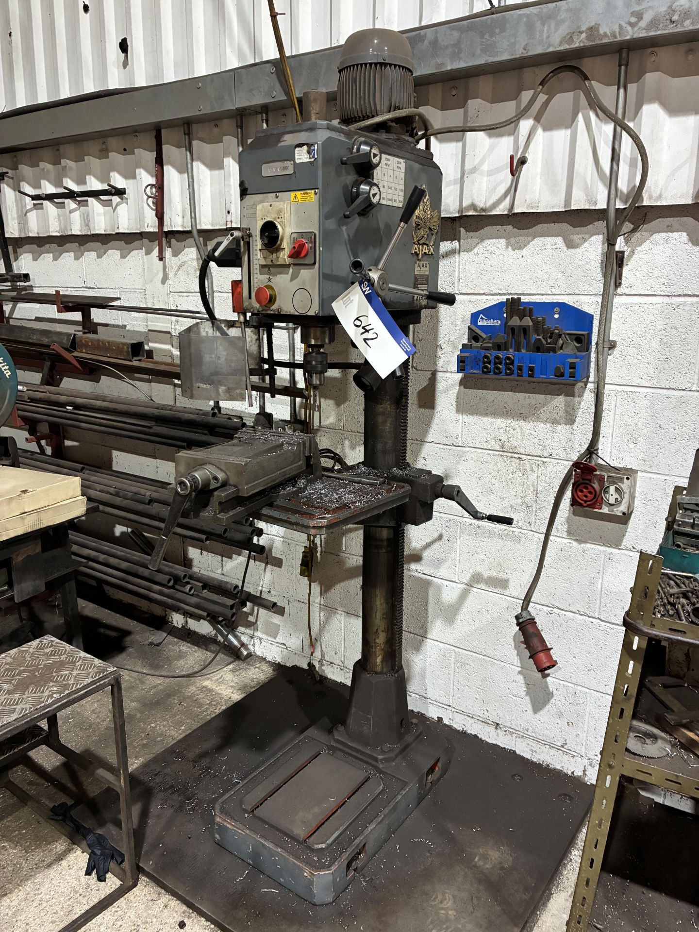 Ajax AJ25 Pillar Drill, serial no. 3908B80610, year of manufacture 2000, 260kg, 3-phase, 415V,