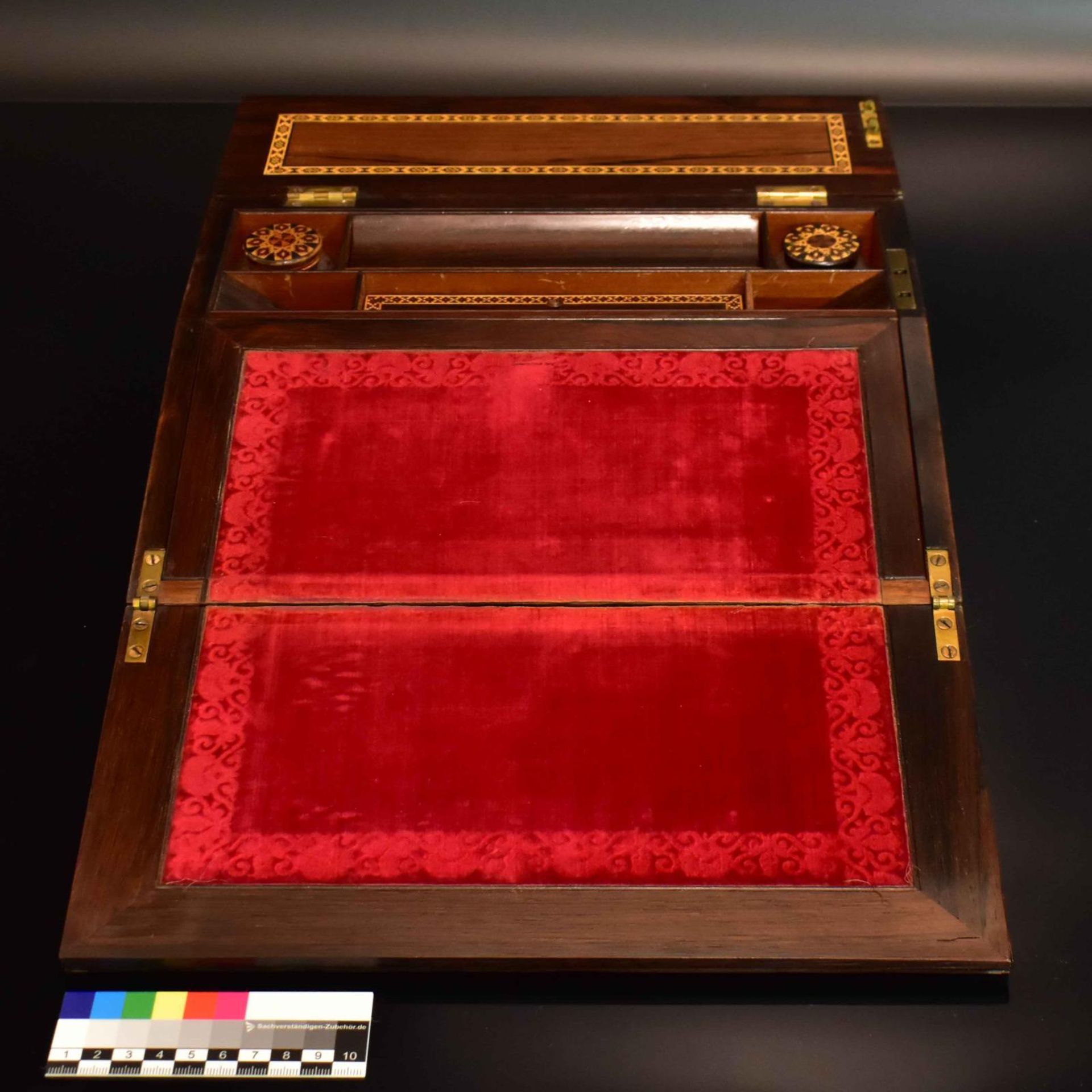 Tunbridge Ware Schreibpult. Tunbridge Wells, Kent, England | 2. H. 19. Jh. Verschiedene Holzfurni... - Bild 2 aus 3