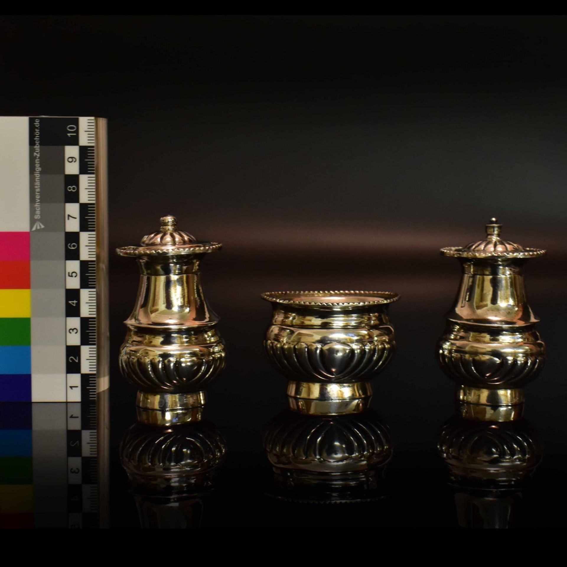 Set aus Pfeffer- und Salzstreuer sowie Gewürzschälchen. Silber - Bild 2 aus 3