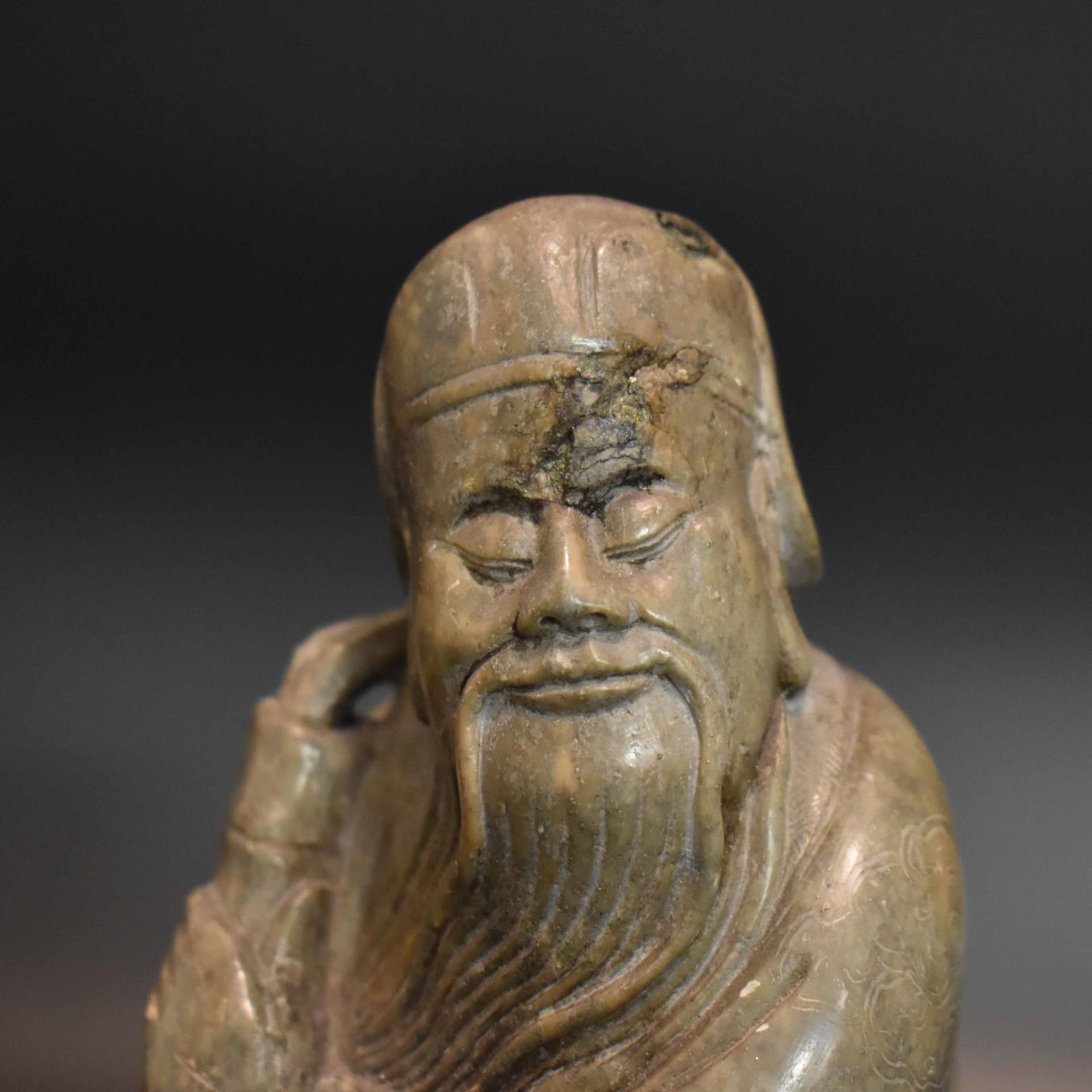 Lü Dongbin. China | Wohl Speckstein, geschnitzt. - Bild 2 aus 3