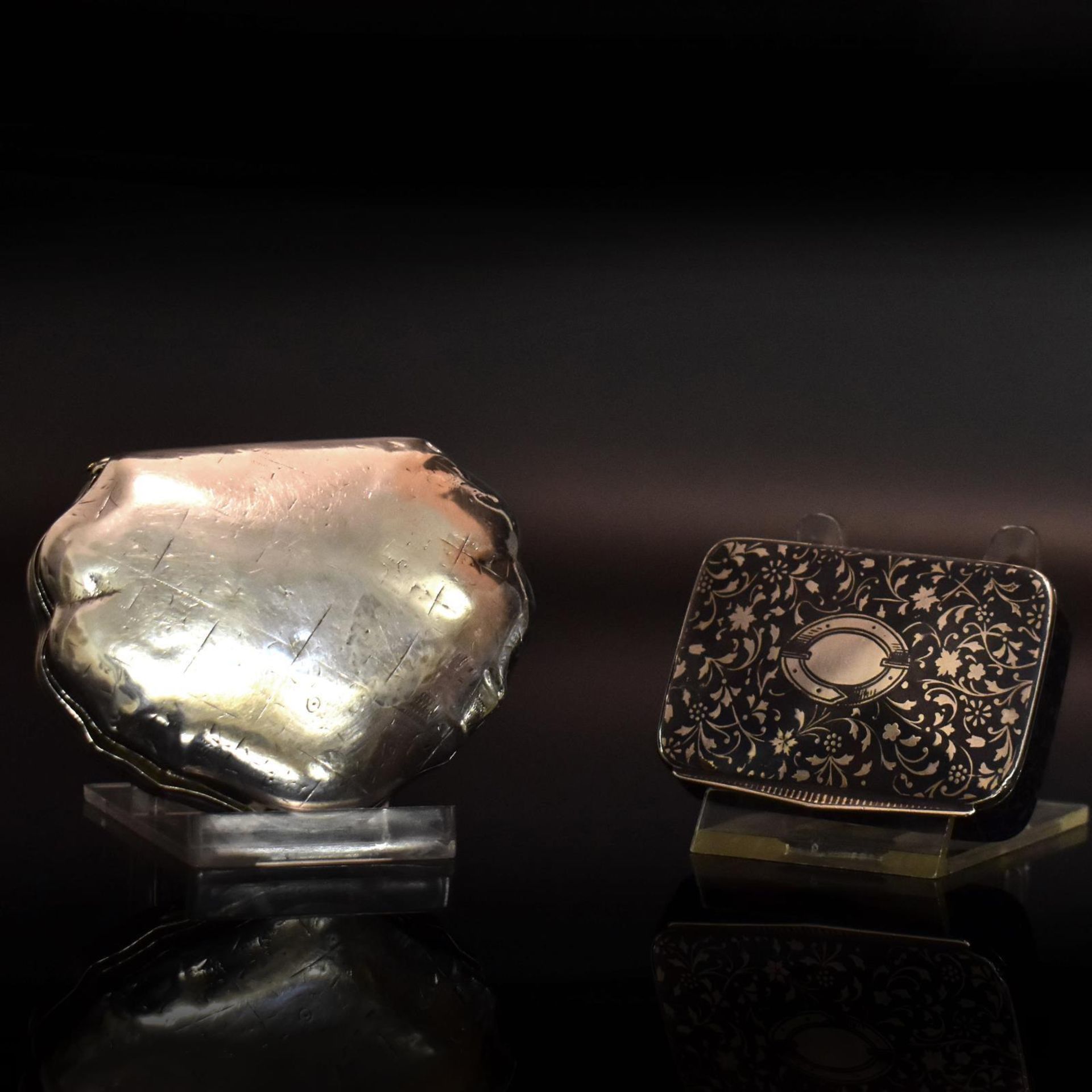 Zwei Tabatieren. Wohl Deutschland, 18. Jh. und Wien, 1872 - 1922 | Silber, tlw. innen vergoldet,...