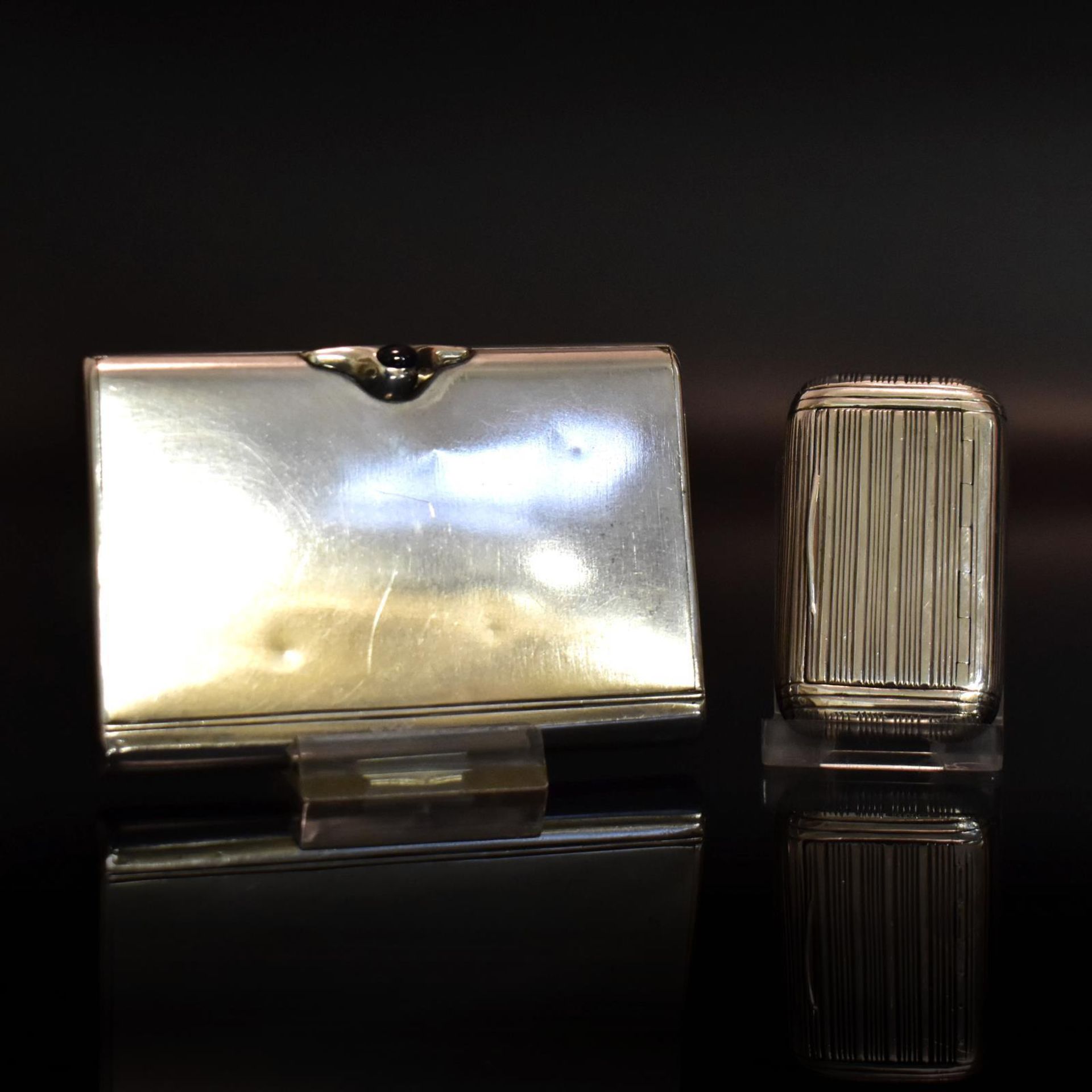 Zwei Dosen. U.a. Birmingham, 1809, John Shaw | Silber, innen vergoldet.