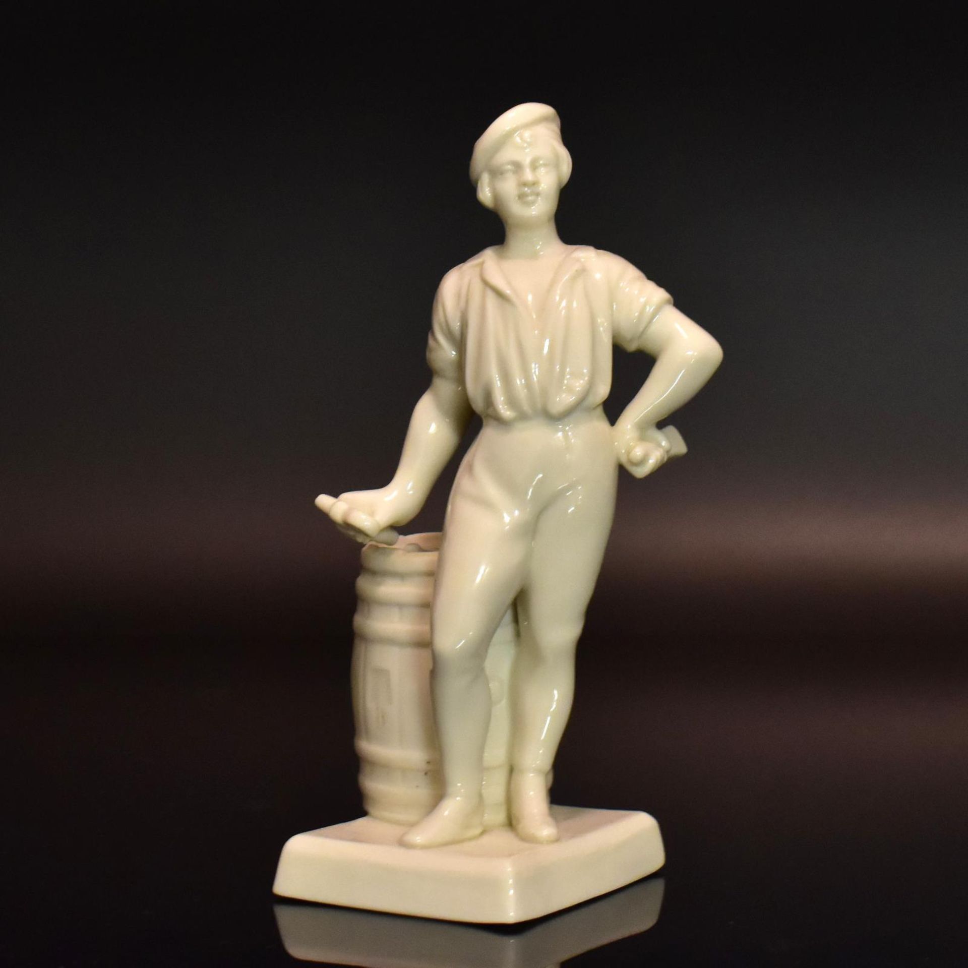 Bräubursch (Schäffler). Nymphenburg, nach Entwurf von E. N. Neureuther | Porzellan, weiß.