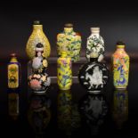 Acht Snuff Bottles. China, 19./20. Jh. | Porzellan, polychrome Überglasurmalerei.