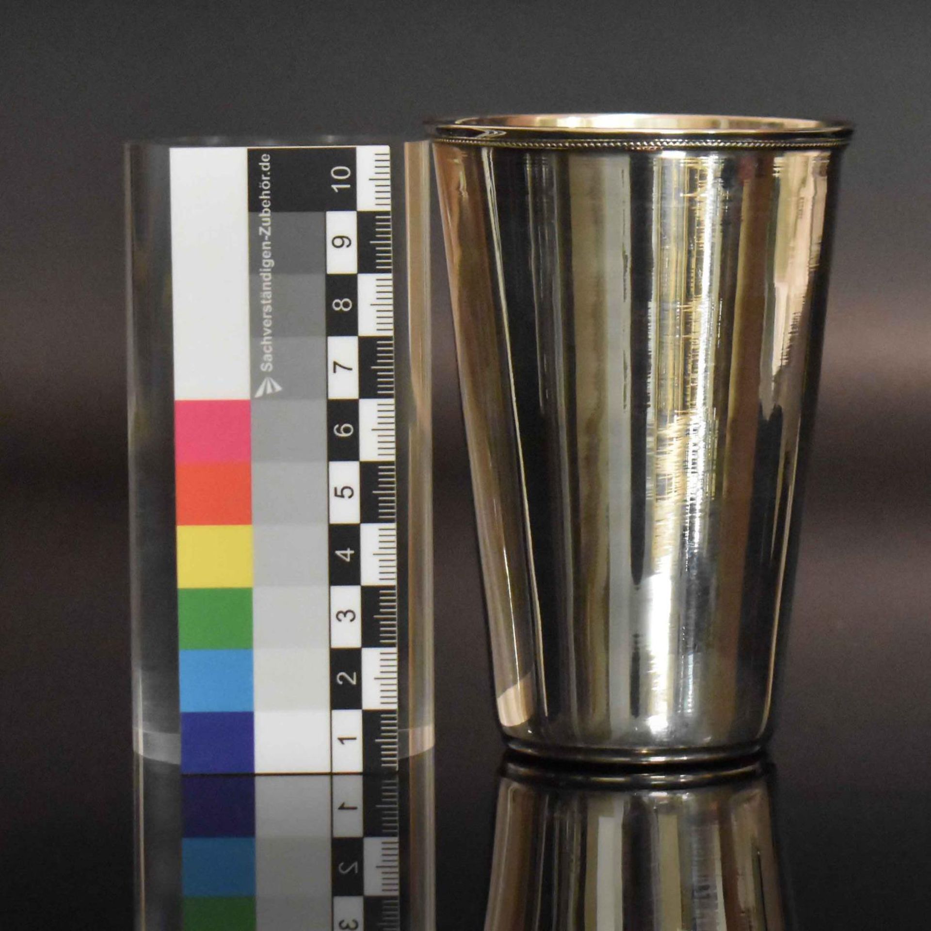 Becher. Silber, innen vergoldet. - Bild 2 aus 3