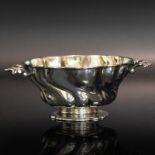 Henkelschale. Silber, innen vergoldet (geprüft).