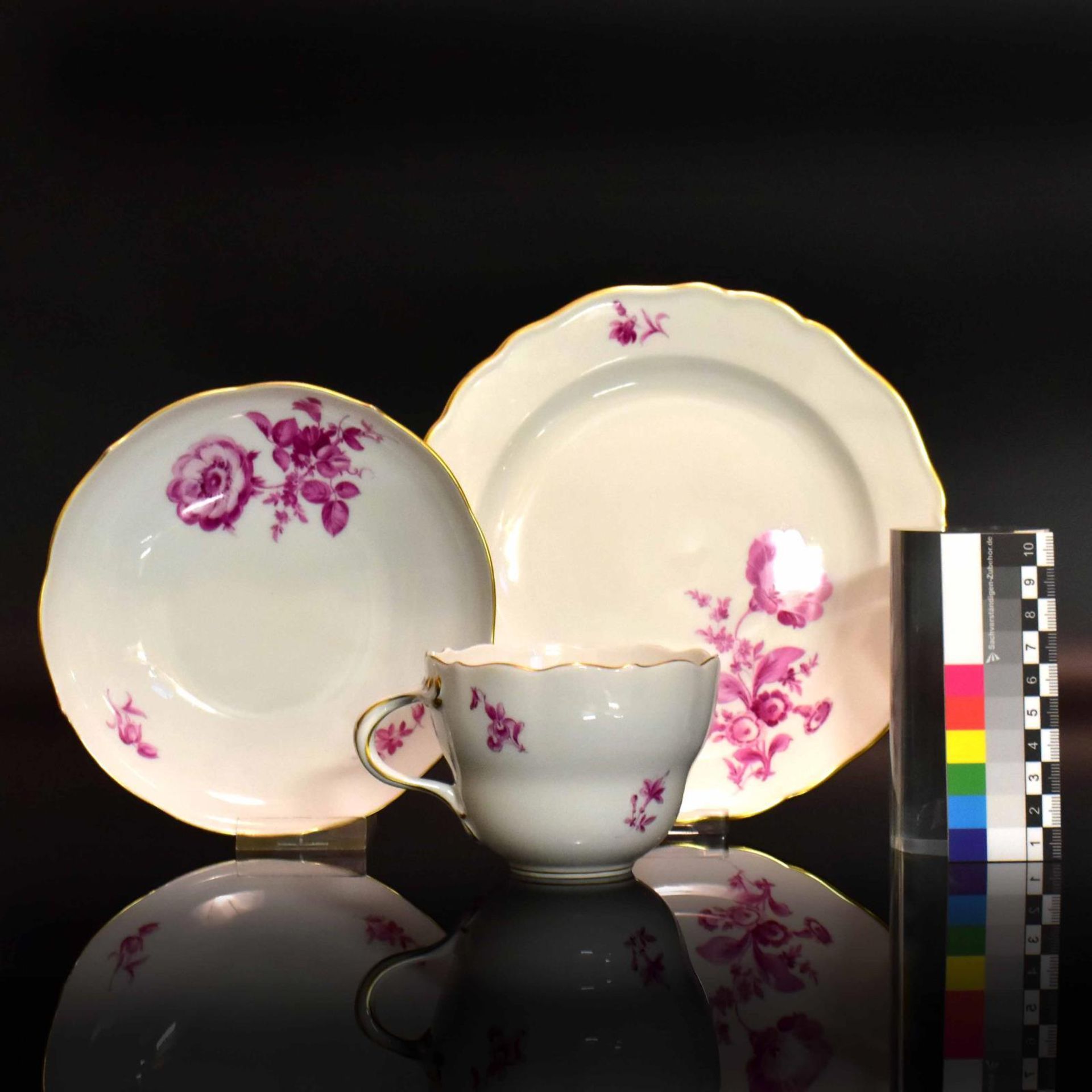 Zehn Kaffeegedecke. Meissen | Porzellan, Farb- und Goldstaffagen. - Bild 2 aus 3