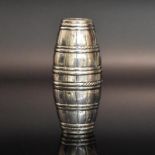 Kleiner Fassbecher. Wohl Hanau, Ende 19. Jh., Gebrüder Gutgesell | Silber.