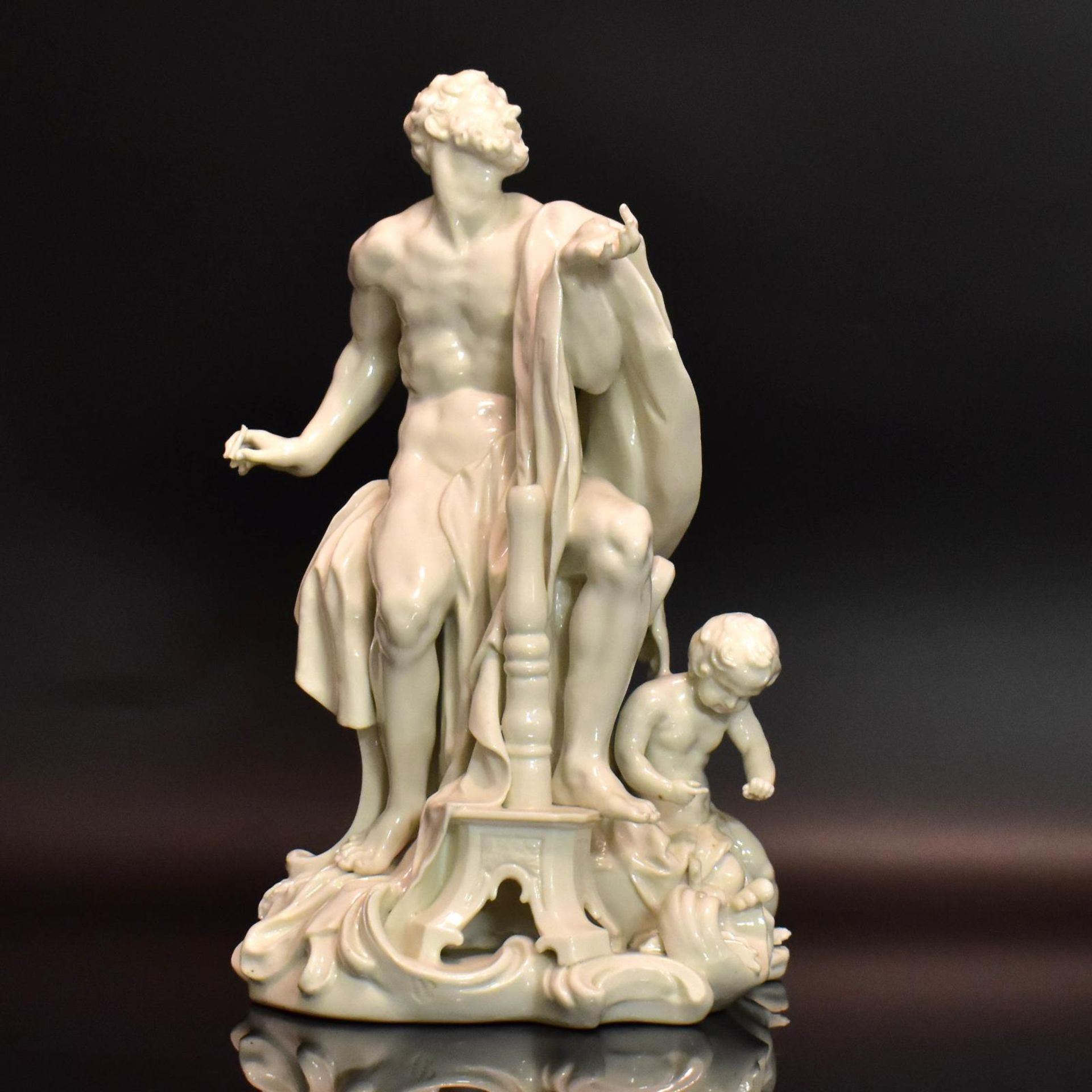 Herkules am Spinnrocken als Winter. Nymphenburg, nach Entwurf von D. Auliczek | Porzellan, weiß.